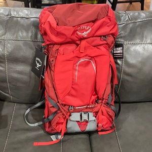 Osprey Atmos AG 65 Rigby Red SM new with tags.